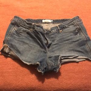 Frayed edge torrid short shorts